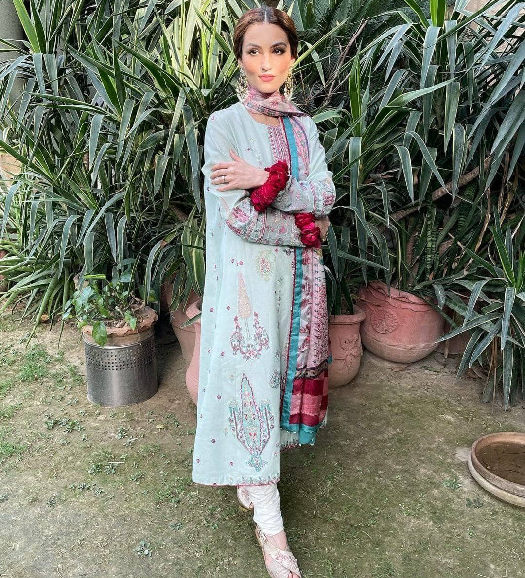 img_spotted_in_zara_shahjahan_lawn_2021_awwal_boutique