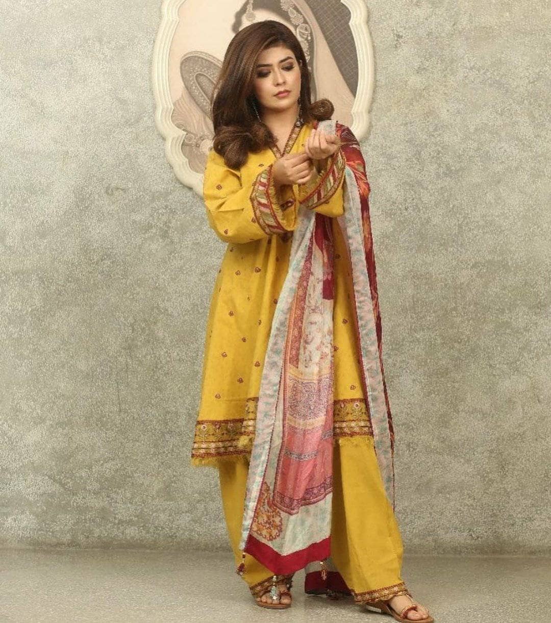 img_spotted_in_zara_shahjahan_lawn_2021_awwal_boutique