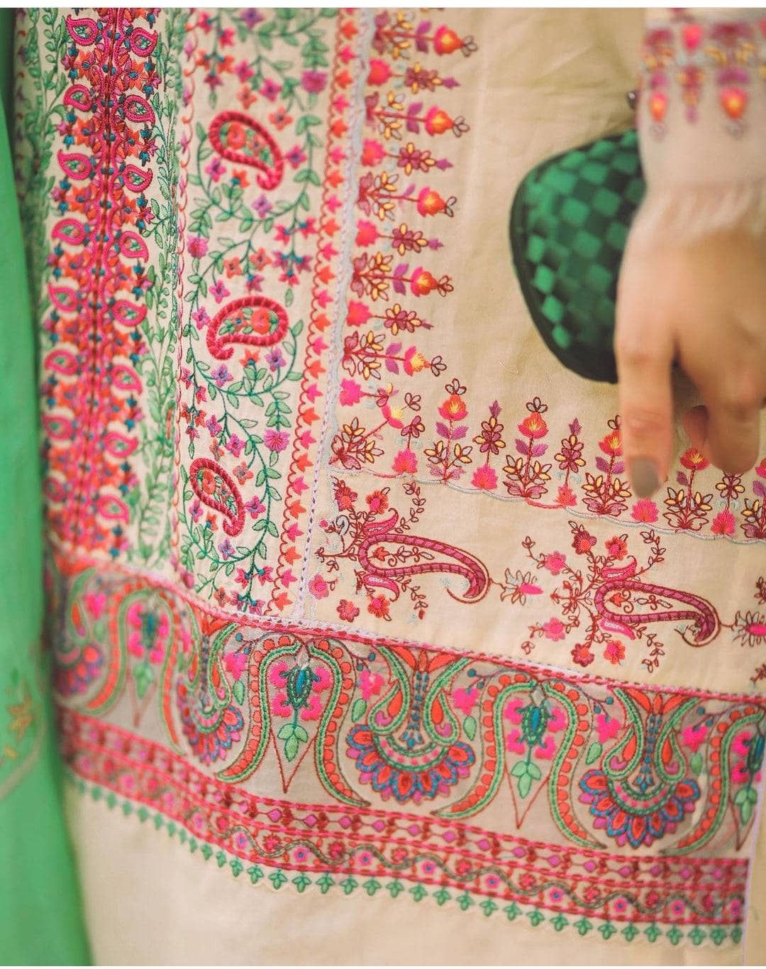 Img_zara_shahjahan_lawn_22_awwal_boutique