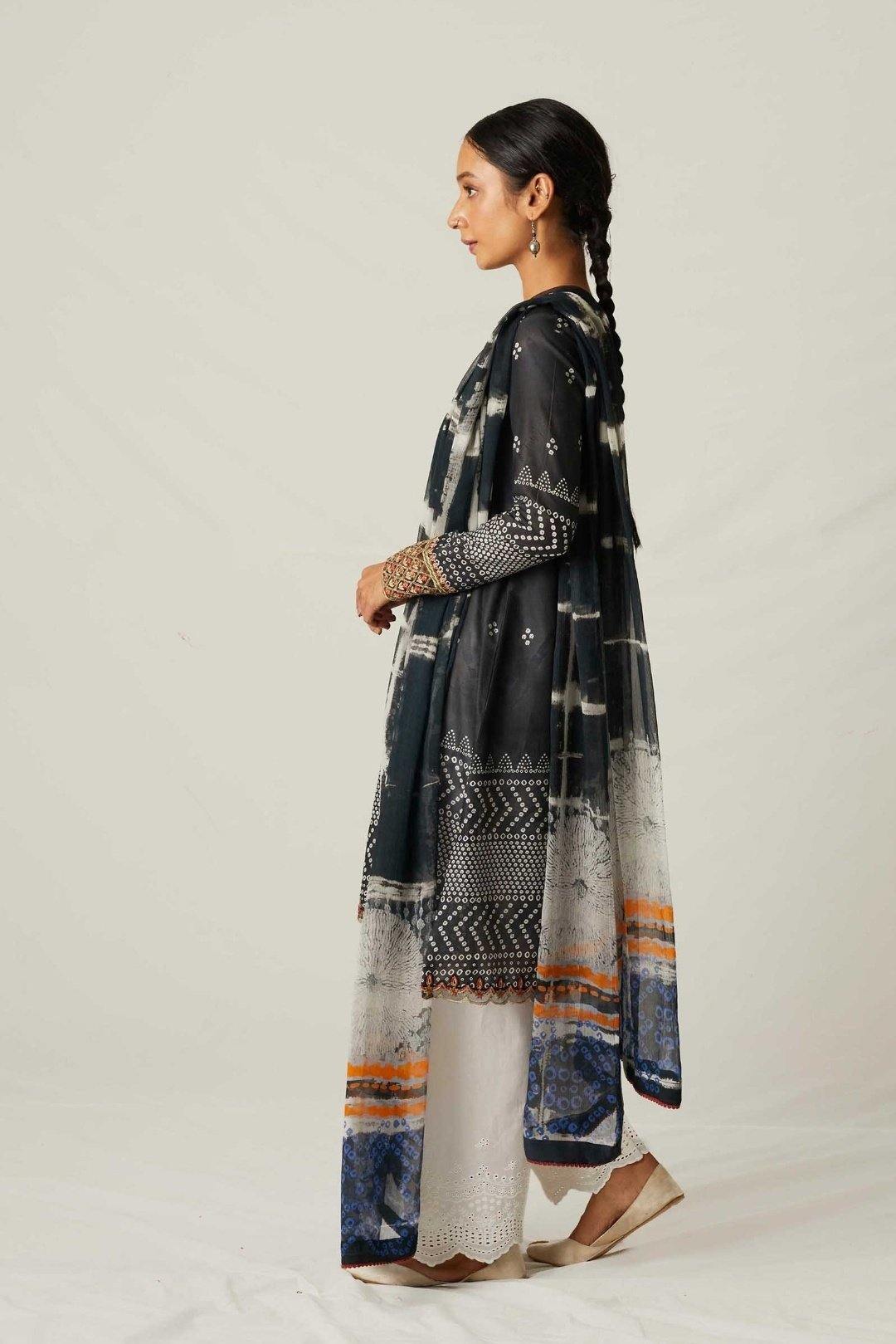 img_zara_shahjahan_lawn_garden_of_love_2020_awwal_boutique