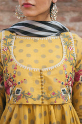 img_zara_shahjahan_lawn_garden_of_love_2020_awwal_boutique
