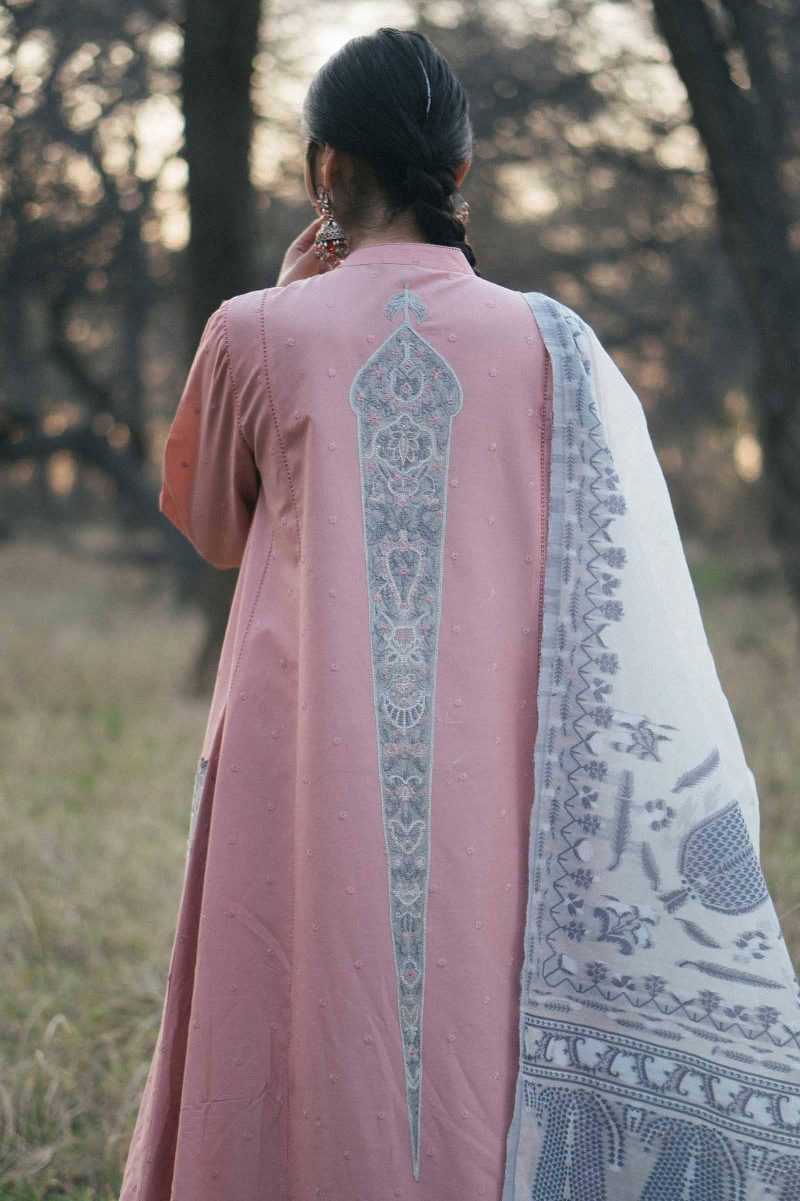 img_zara_shahjahan_lawn_garden_of_love_2020_awwal_boutique