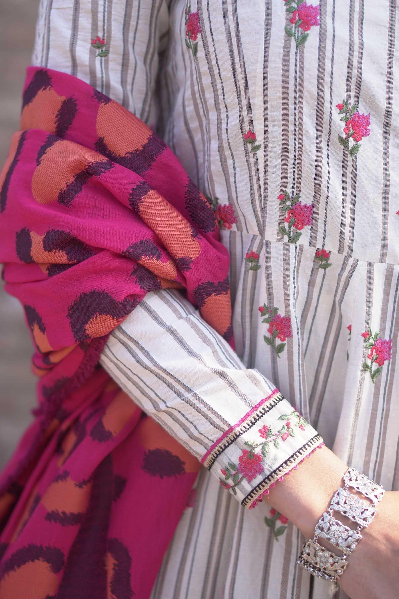 img_zara_shahjahan_lawn_garden_of_love_2020_awwal_boutique