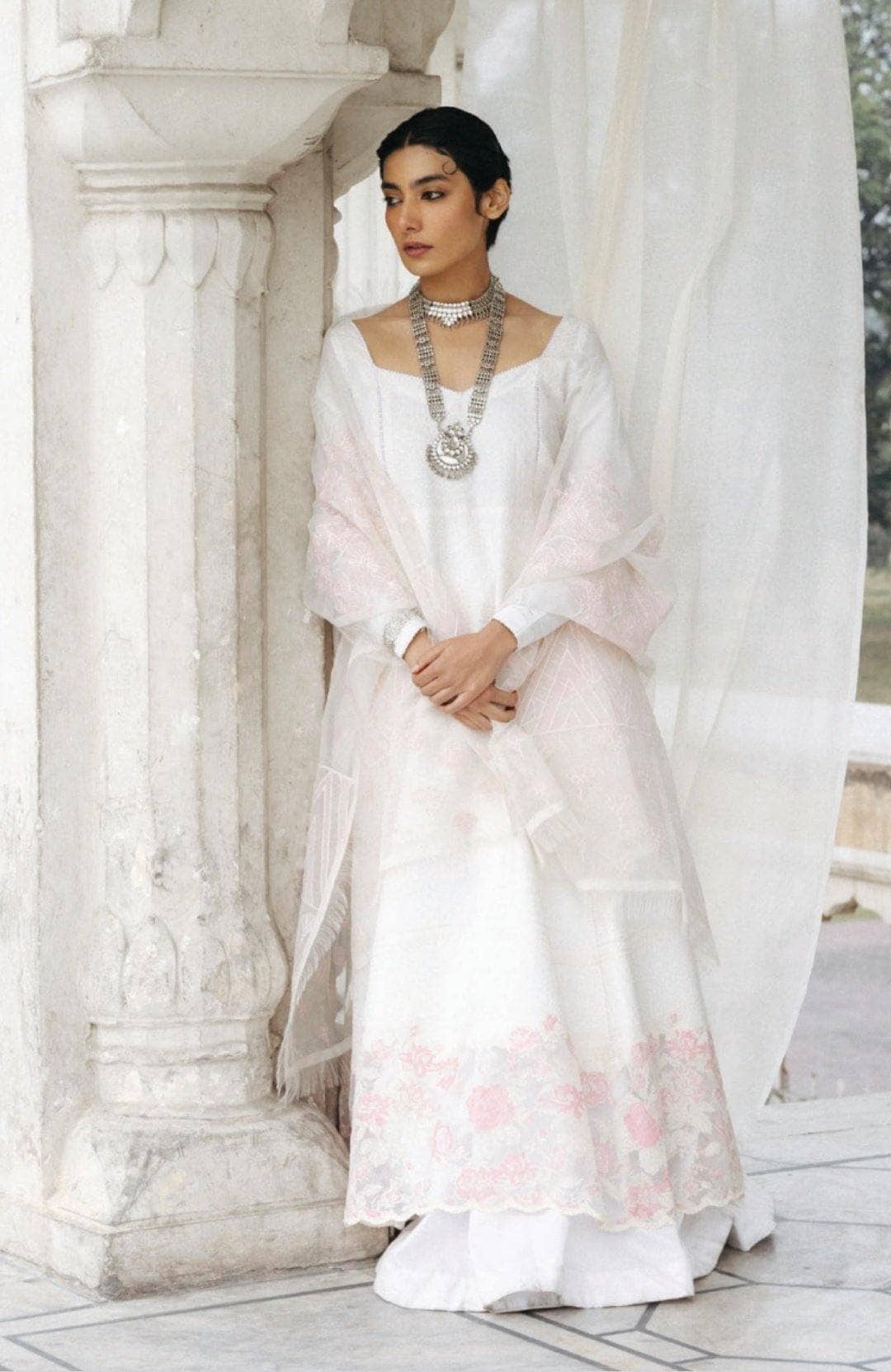 img_zara_shahjahan_lawn_garden_of_love_2020_awwal_boutique