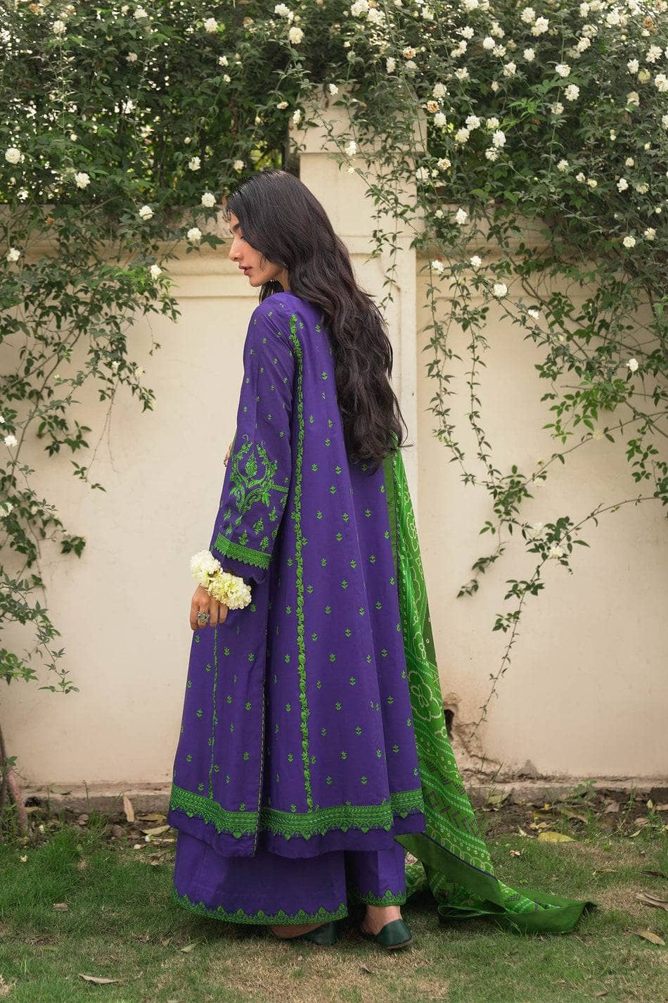 Img_zara_shahjahan_lawn_22_awwal_boutique