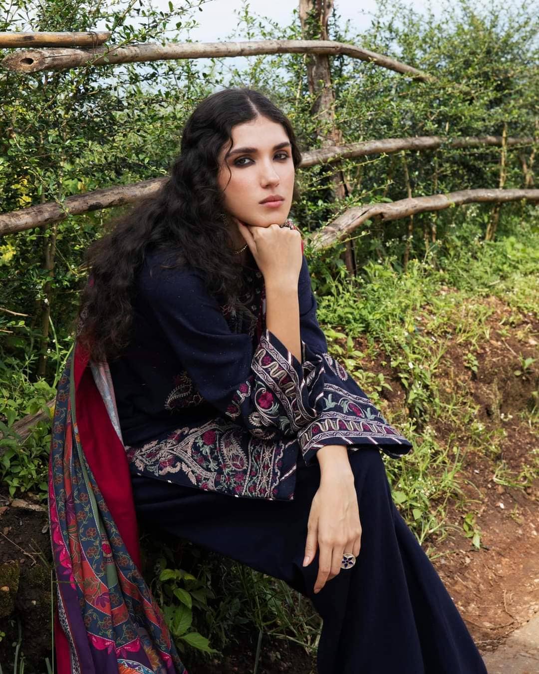 img_zara_shahjahan_winter_shawl_collection_22_awwal_boutique
