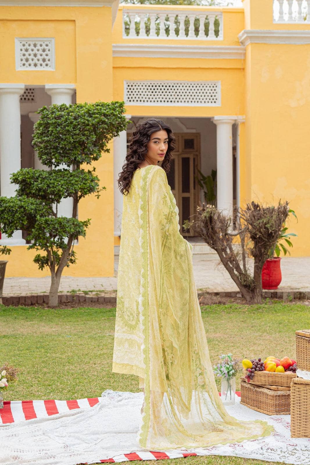img_zarqash_lawn_23_awwal_boutique