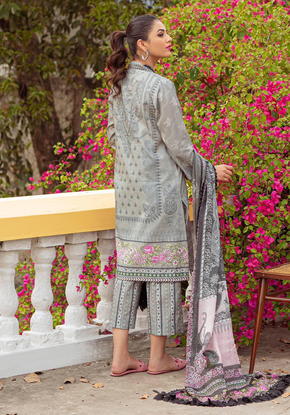 img_zarqash_lawn_23_awwal_boutique