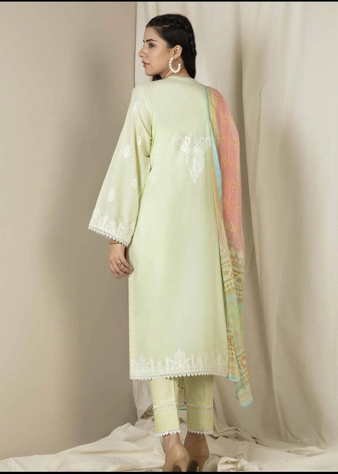 img_zellbury_lawn_2021_awwal_boutique