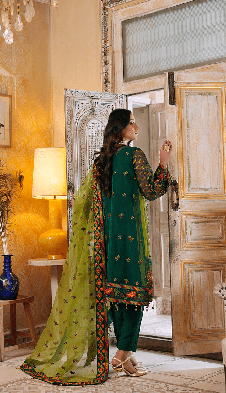 img_zebtan_zeenat_luxury_formals_awwal_boutique